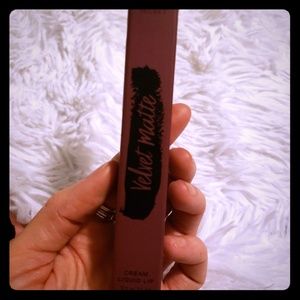 Beautiful Victoria's secret matte lip gloss